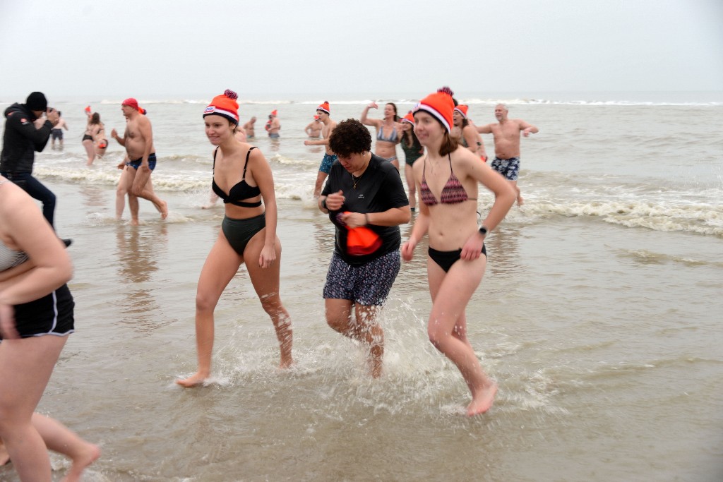 ../Images/Nieuwjaarsduik Nederzandt 2020 127.jpg